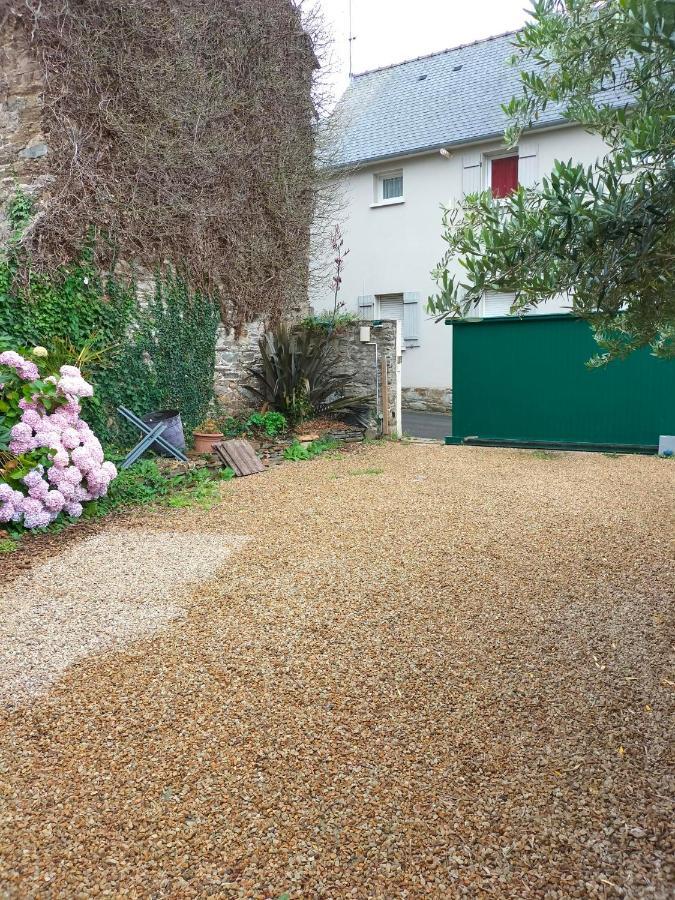 Appartement Au Centre Ville Avec Un Beau Jardin Prive Lannion Eksteriør bilde